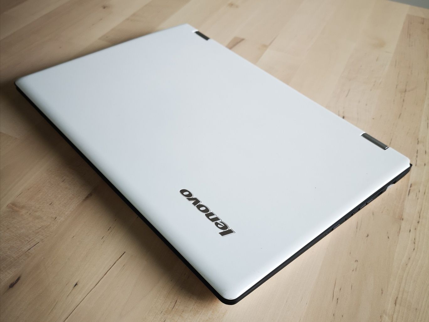 Portátil Lenovo Yoga 700 i7-6500 8GB SDD 256GB