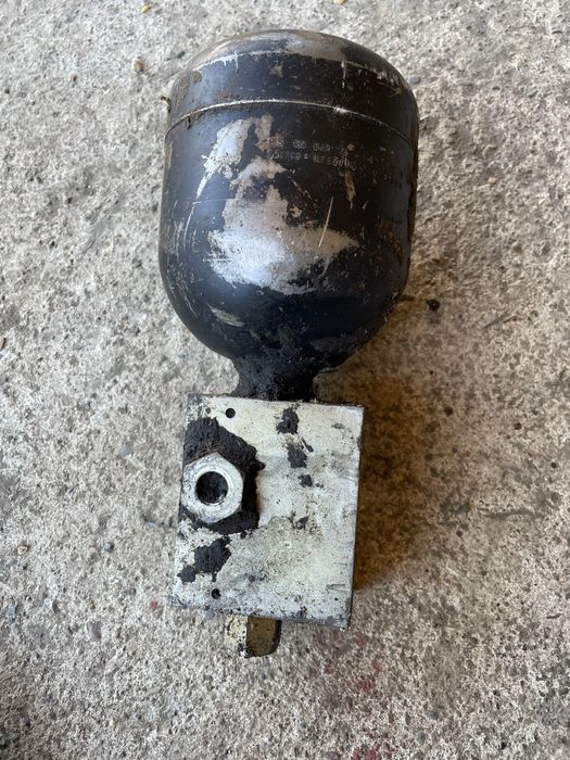 Гідроклапан з гідроакумулятором