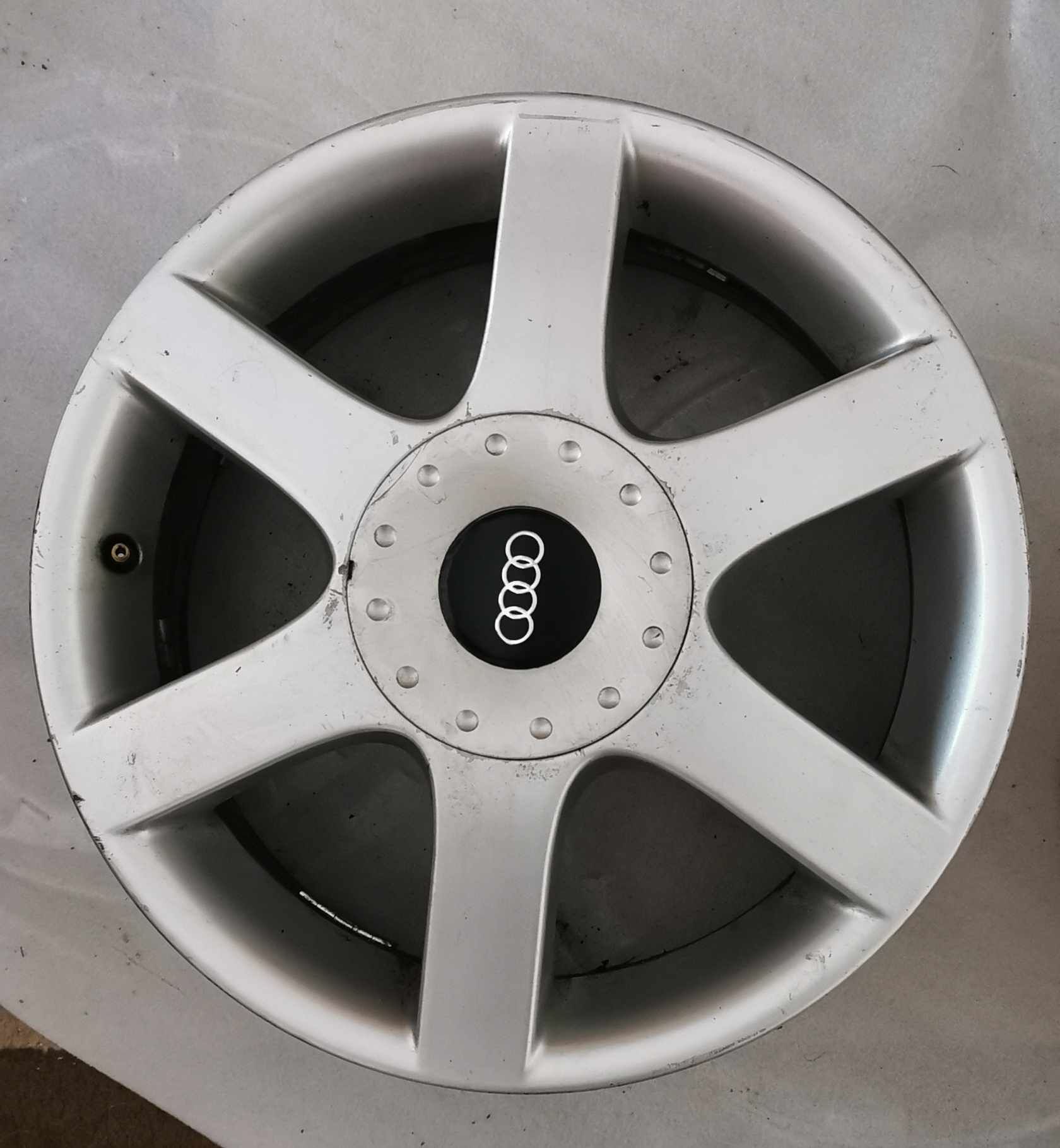 Alufelgi r16 5x112 z dekielkami Audi