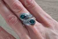 Srebrny pierścionek zielone kamienie srebro 925 jak nowy