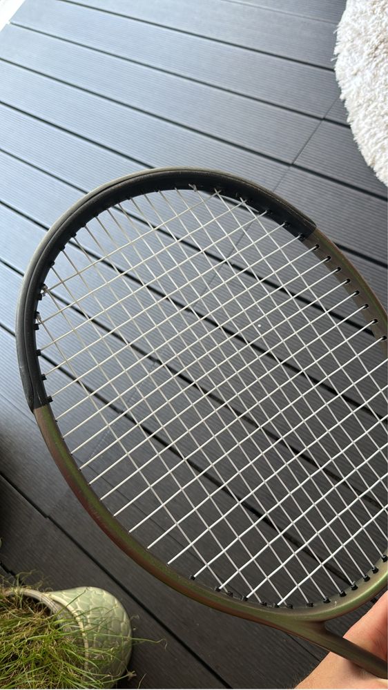 Raquete wilson blade 104 V8