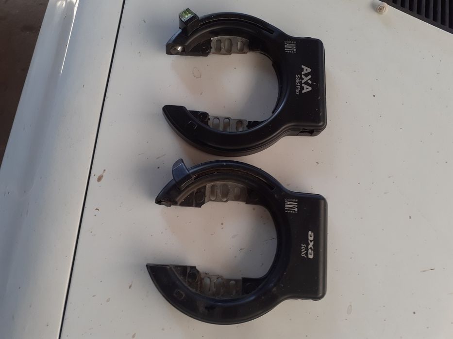 Продаю два замка на задне колесо велосипеда АXA, без ключів та зломані