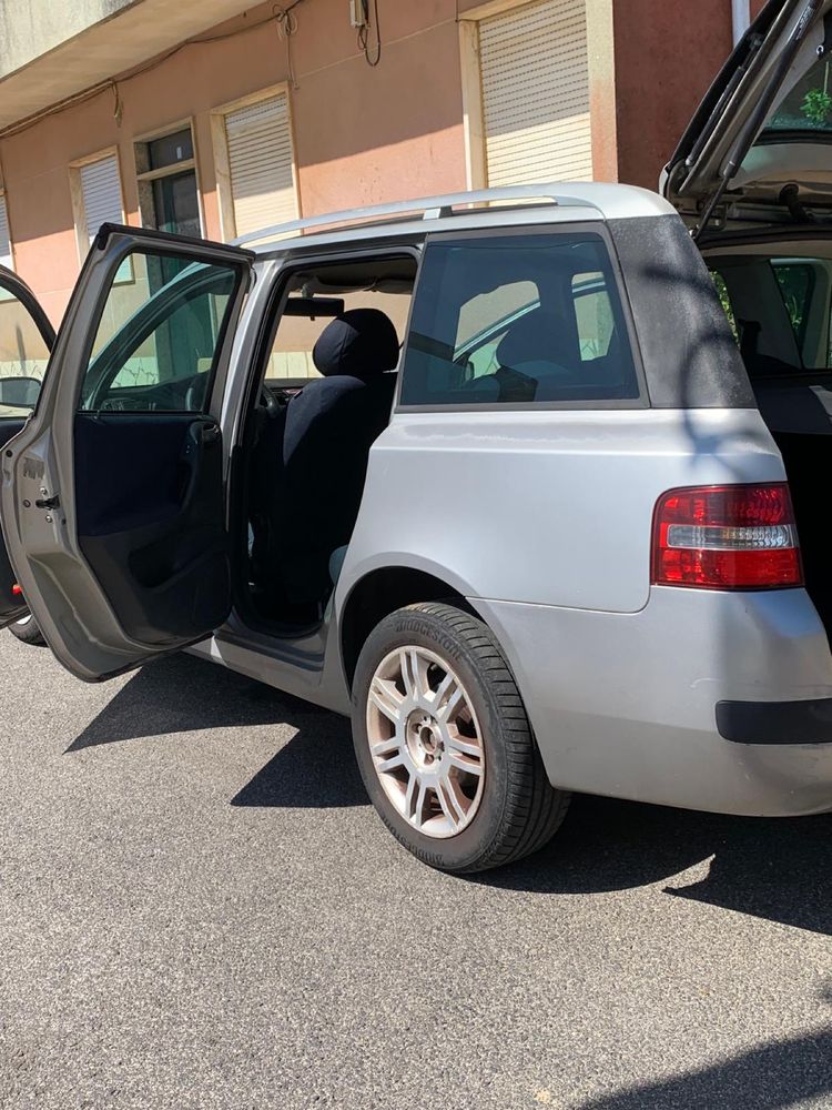 Carro Fiat Stilo  5 LUGARES.
