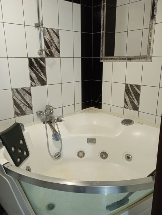 Будинковолодіння: комерція + житло 210 м2 Берегово Бако Габора 109