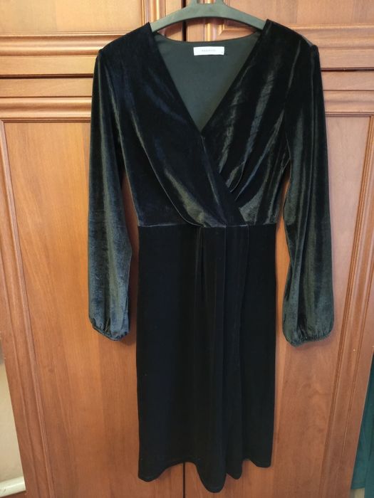 Продам велюрову сукню, розмір S.