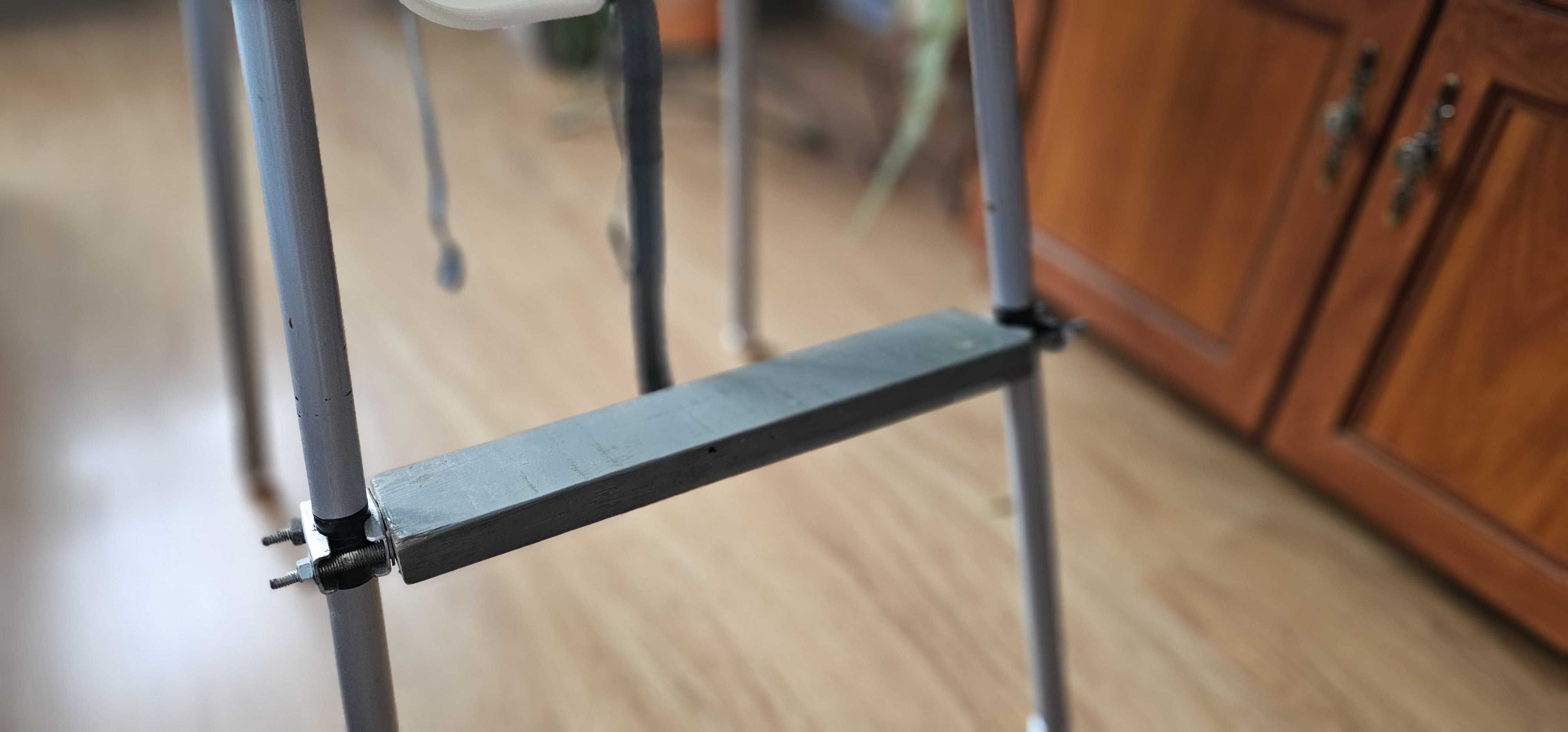 Krzesełko do karmienia Ikea Antilop z podnóżkiem