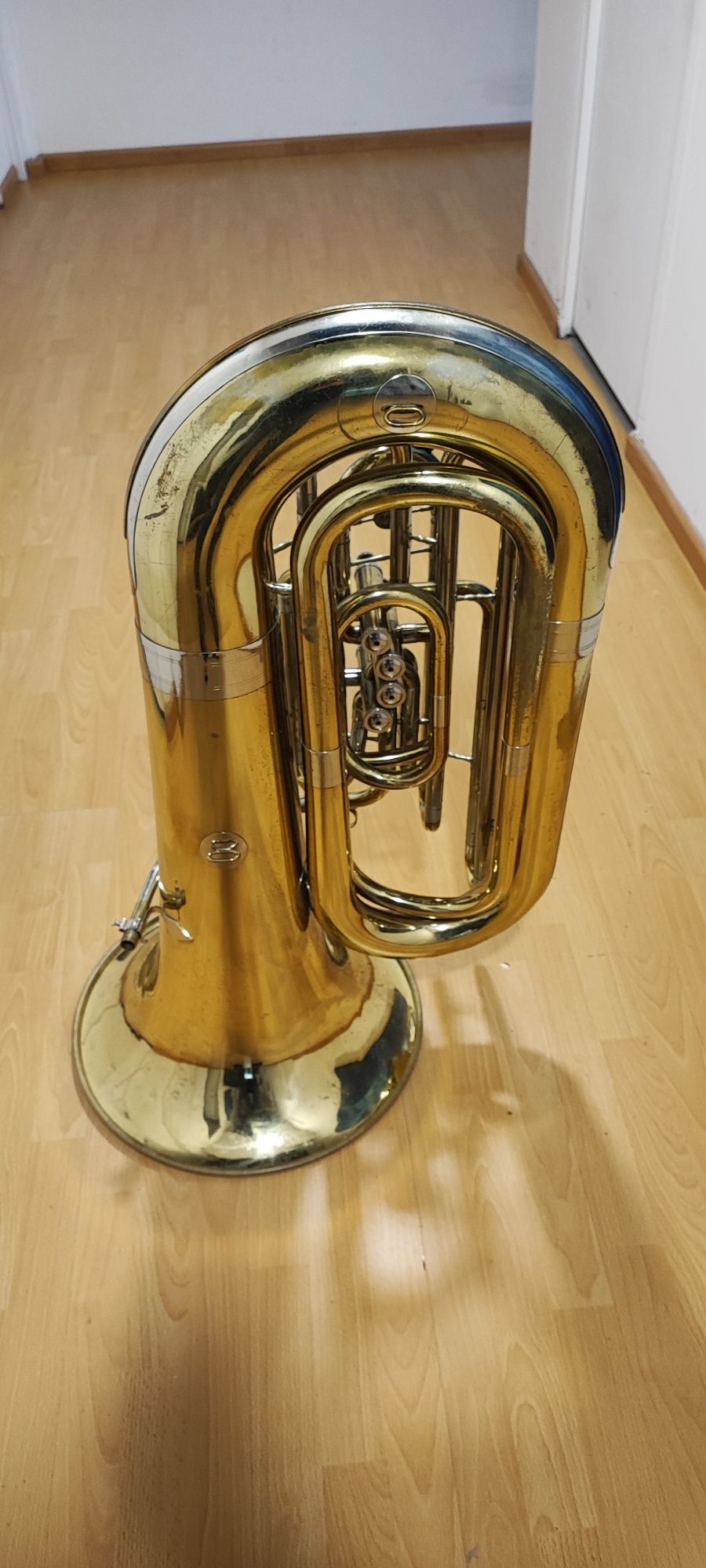 Tuba sib Ângela dourada