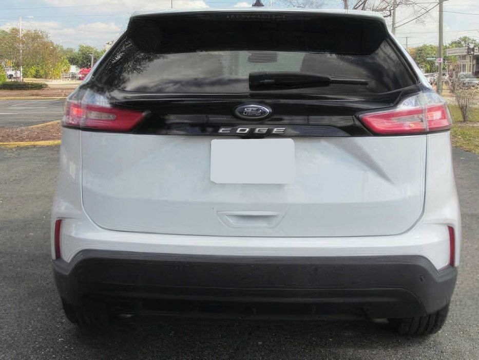 Ford Edge SE      2021