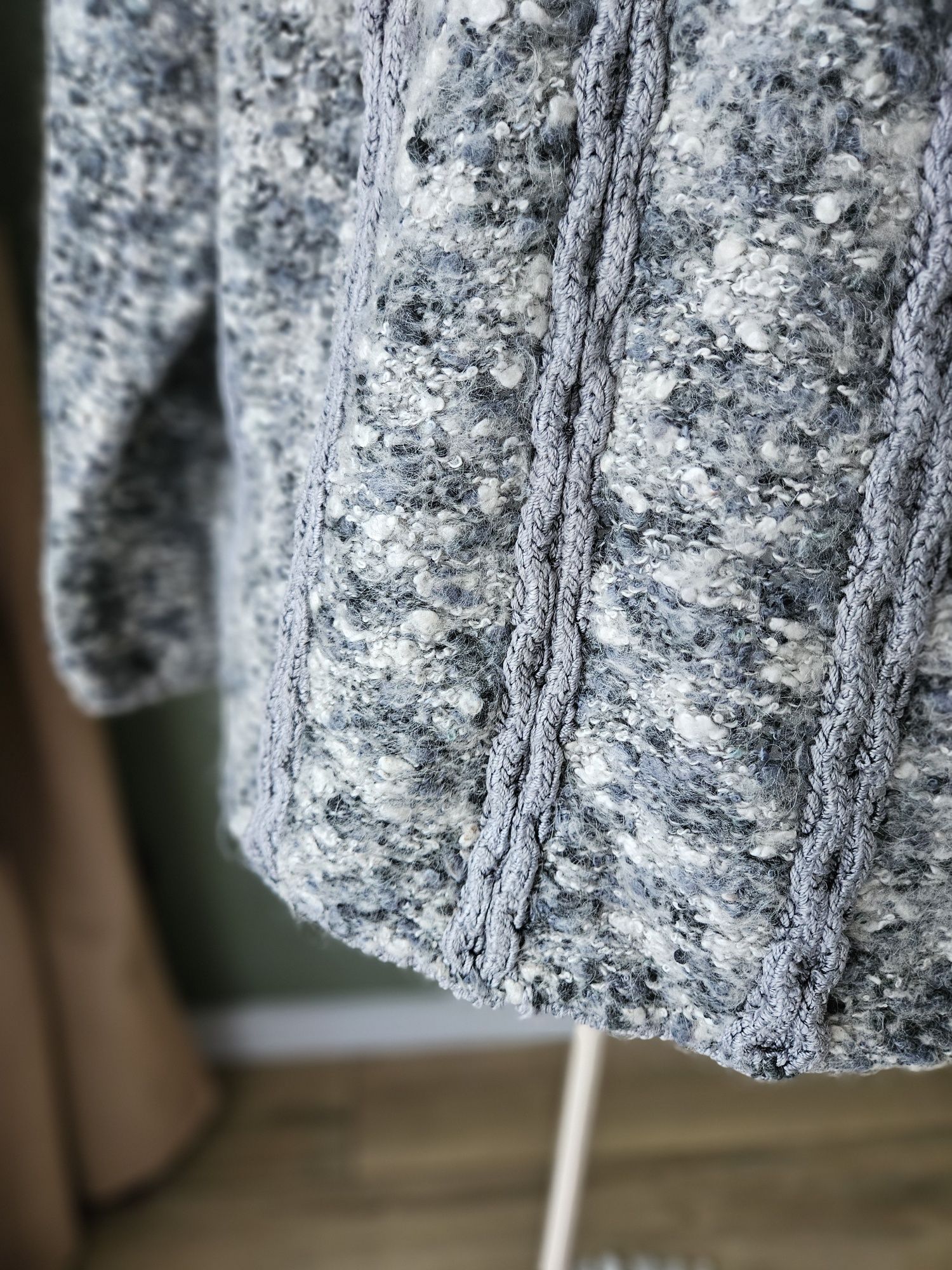 Vintage damski sweter z aplikacją 3D szary melanżowy  M/ L retro