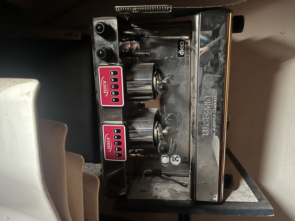 Aluguer de Máquinas/mobiliário para cafés, Bares e outros