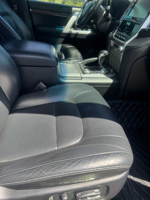 Toyota Land Cruiser 200 дизель автомат