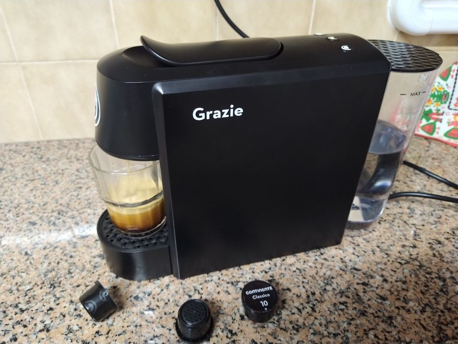 Máquina de café Continente semi-nova casa quarto apartamento vivenda.