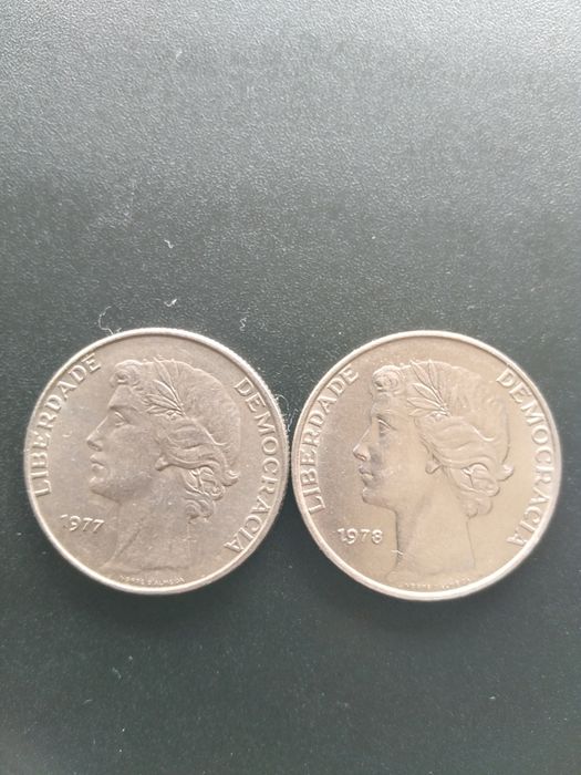 17 moedas de 25 escudos