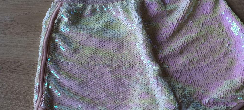 Belle du Jour krótkie spodenki z cekinami