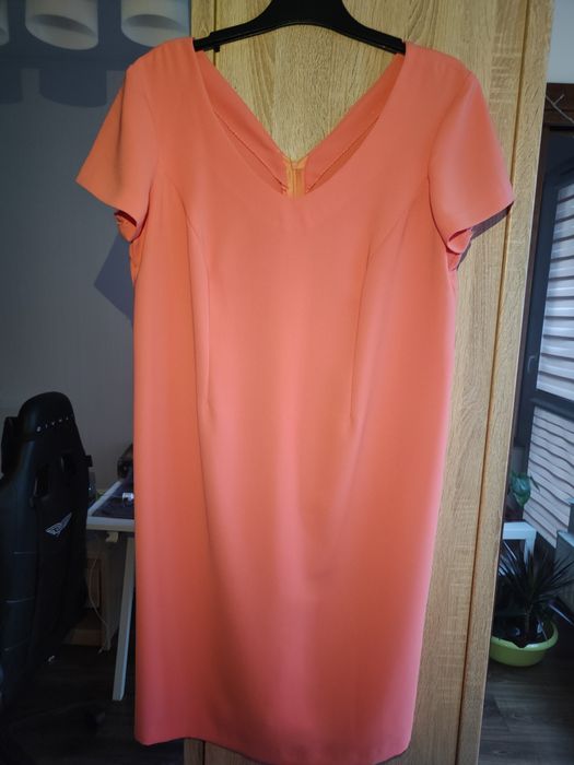 Brzoskwiniowa sukienka