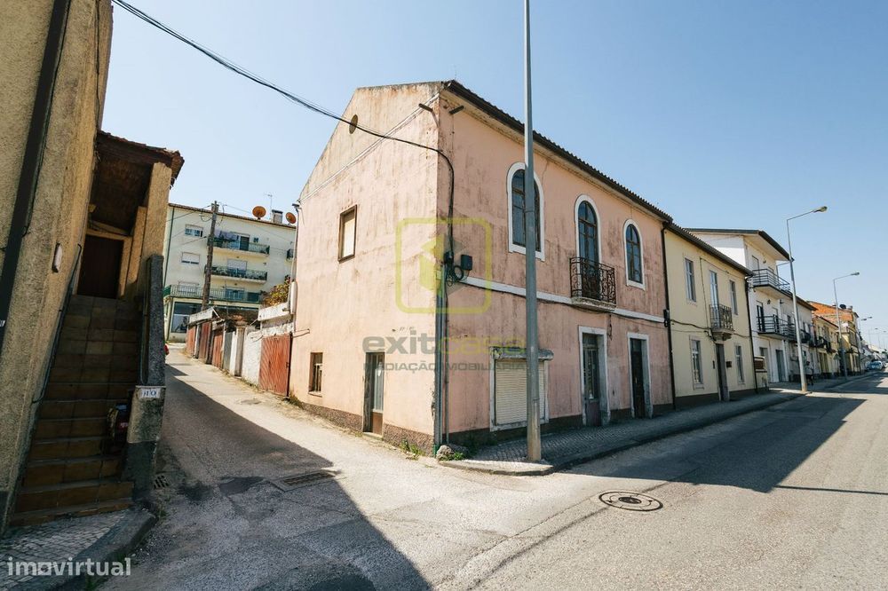 Moradia T4 com terreno para construção