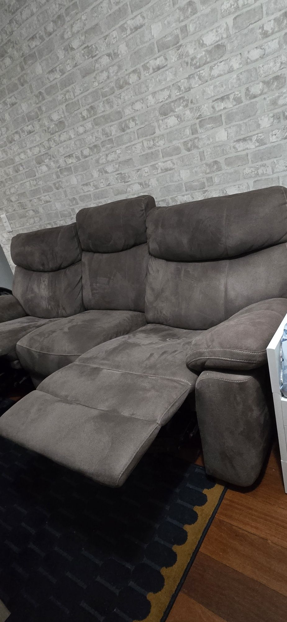 Sofá 3 Lugares com dois assentos reclináveis