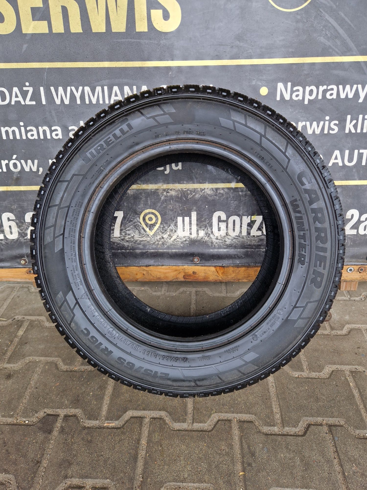 Opona zimowa 215/65/16C Pirelli Carrier Winter