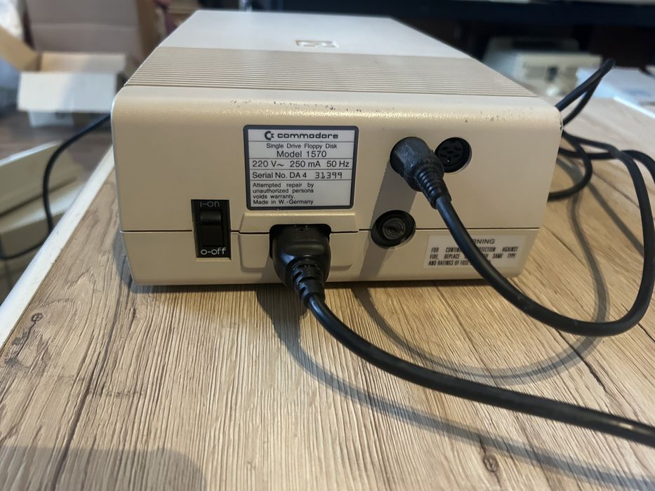 Commodore 1070 stacja dyskow 5.20