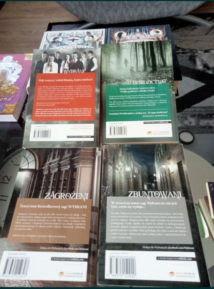 C.J. Daugherty Zbuntowani