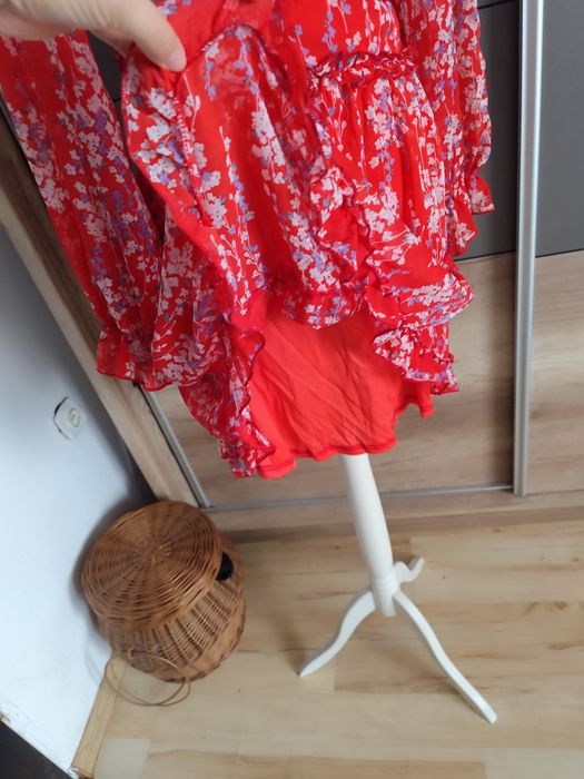 Czerwona kwiecista sukienka r.38