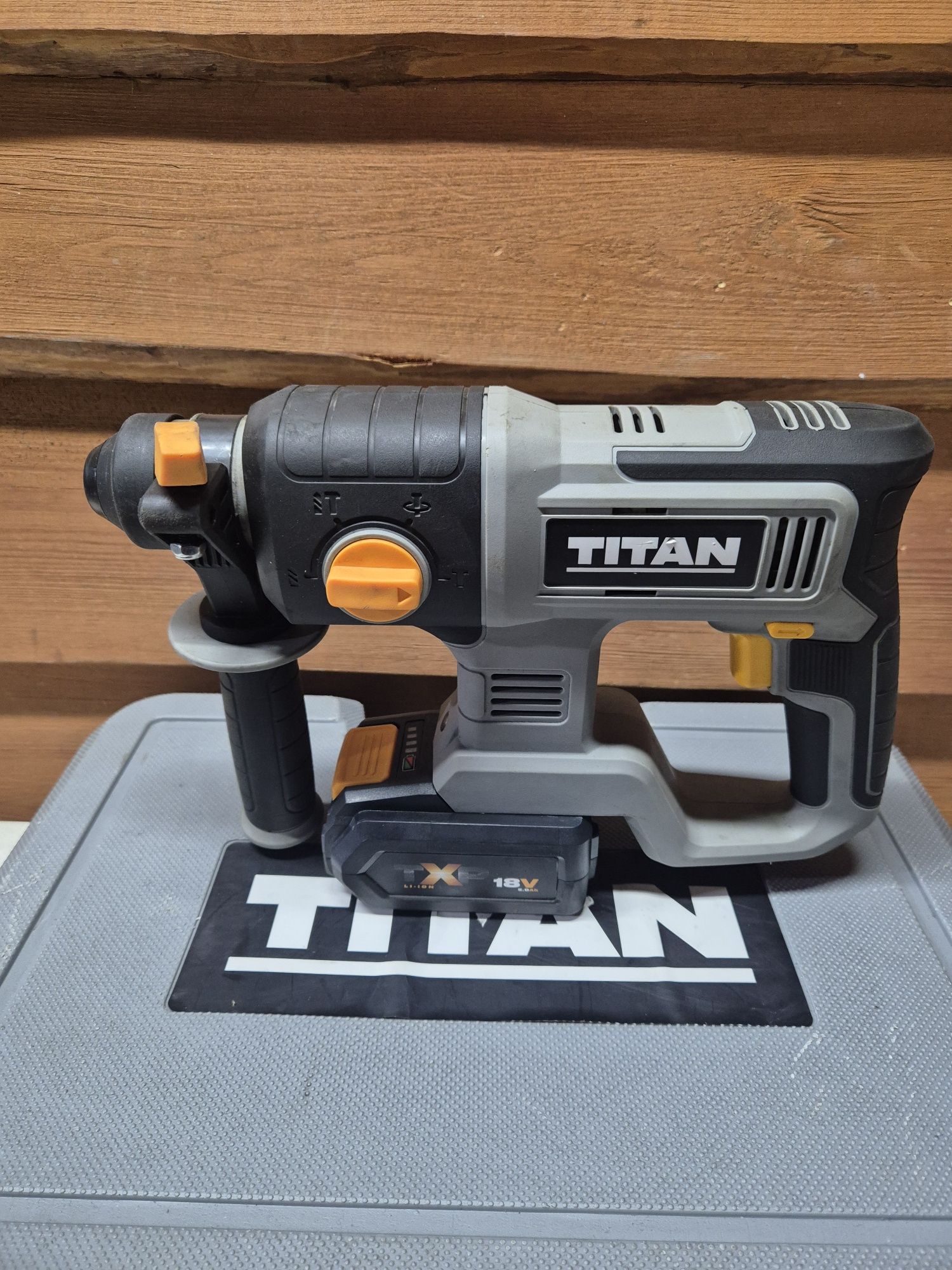 Titan Młotowiertarka SDS Aku
