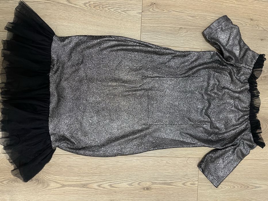 Неймовірно гарна блискуча сукня з фатином