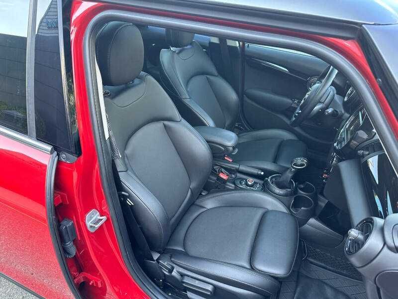 2017 MINI Cooper 4 Door
