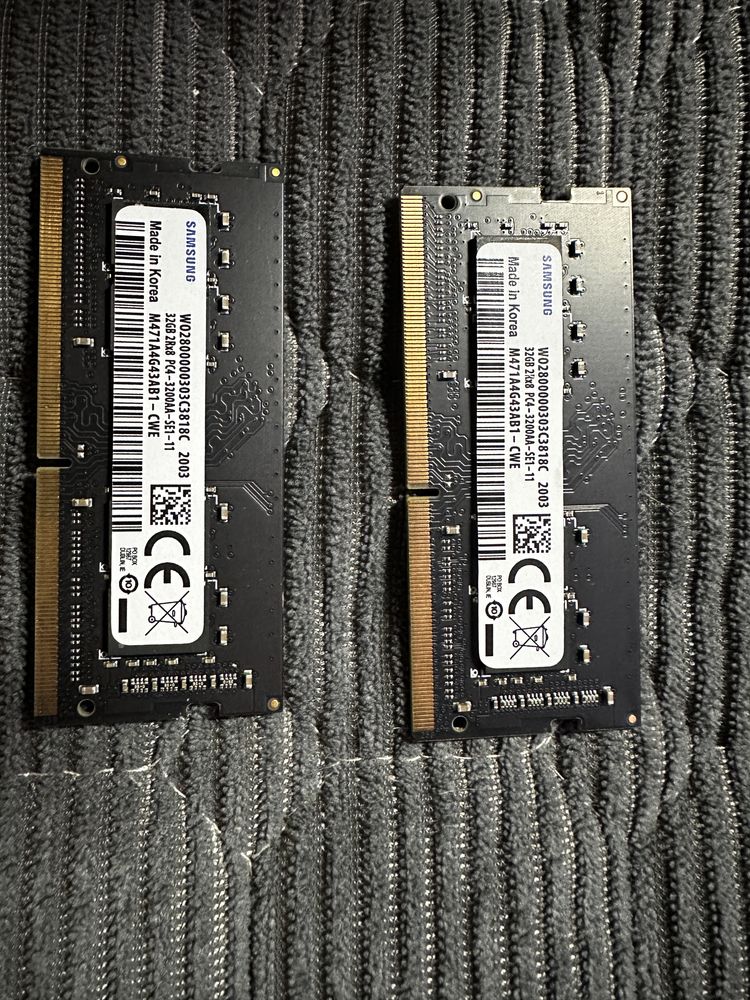 Оперативна память  2 плашки DDR4 по 4 гб (8гб)
