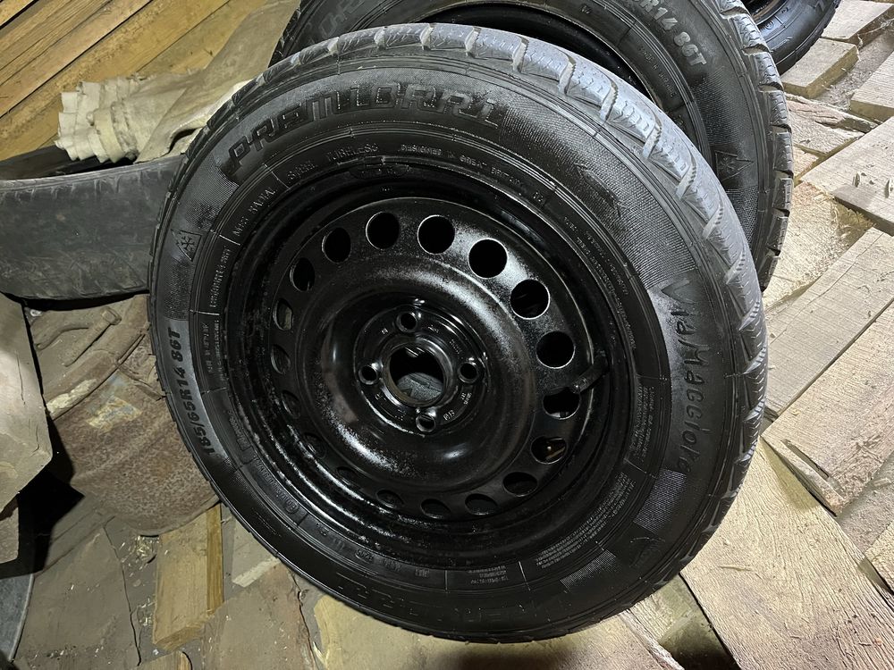 Колеса в зборі ,шини ,диски 185/65 R14 чотири штуки