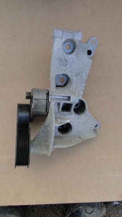 DACIA SANDERO II LOGAN DUSTER ŁAPA PODSTAWA ALTERNATORA 1.5DCI