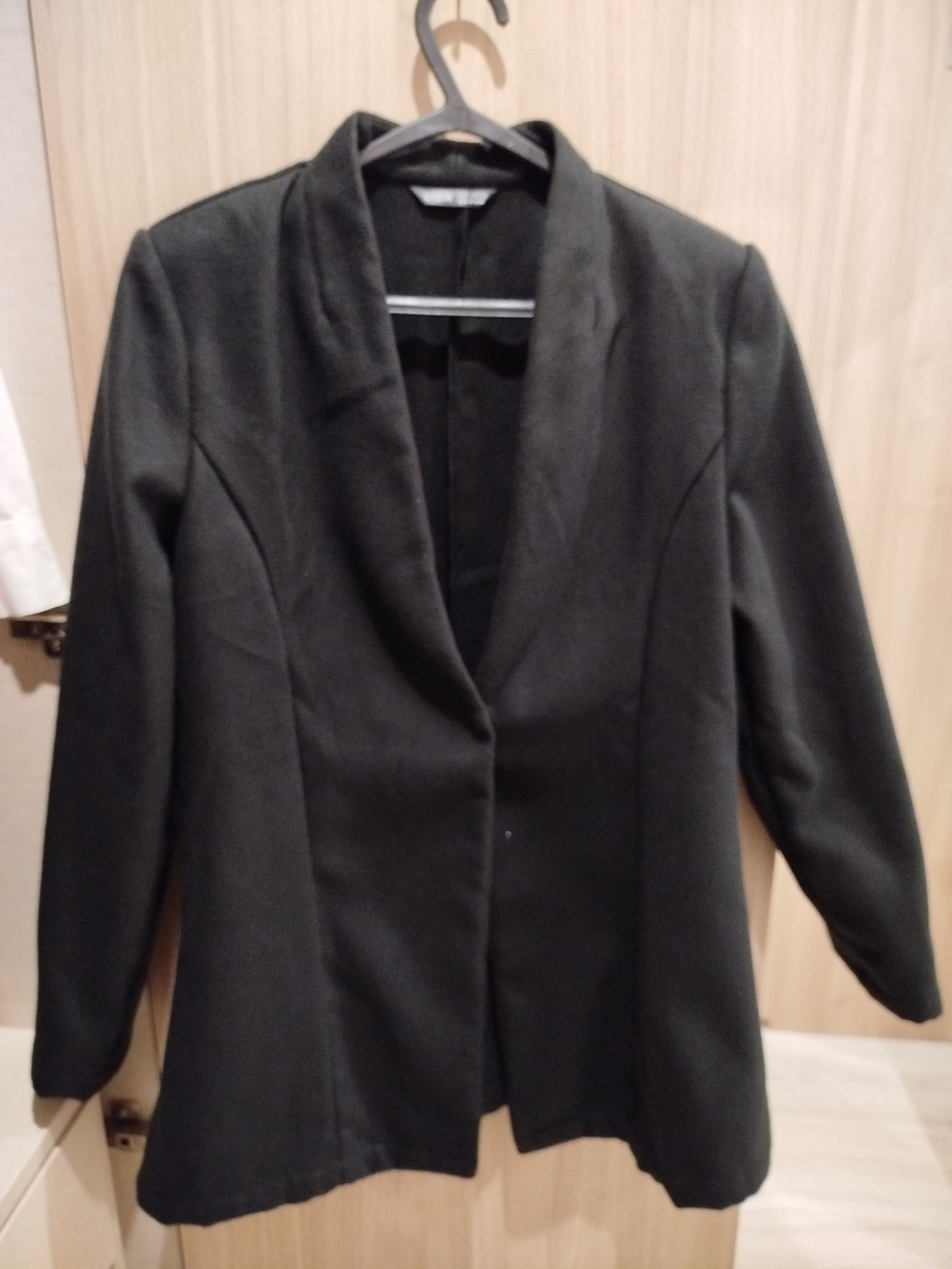 Blazer preto com botão