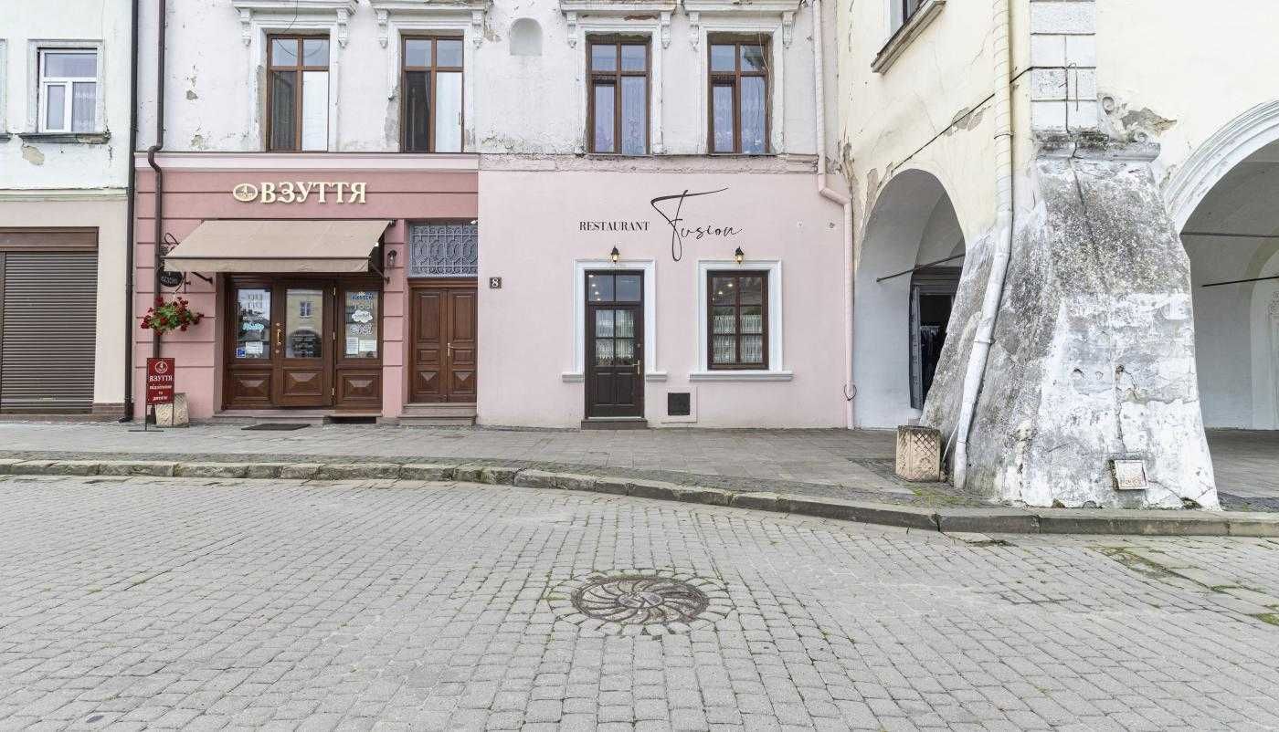 Продаж/ фасадне приміщення/ ремонт/ пл.Вічева/ Жовква