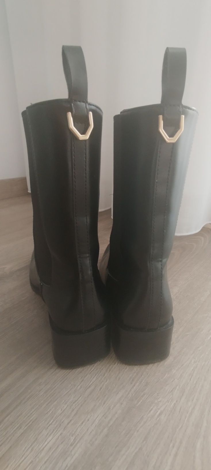 Botins pretos quase novos
