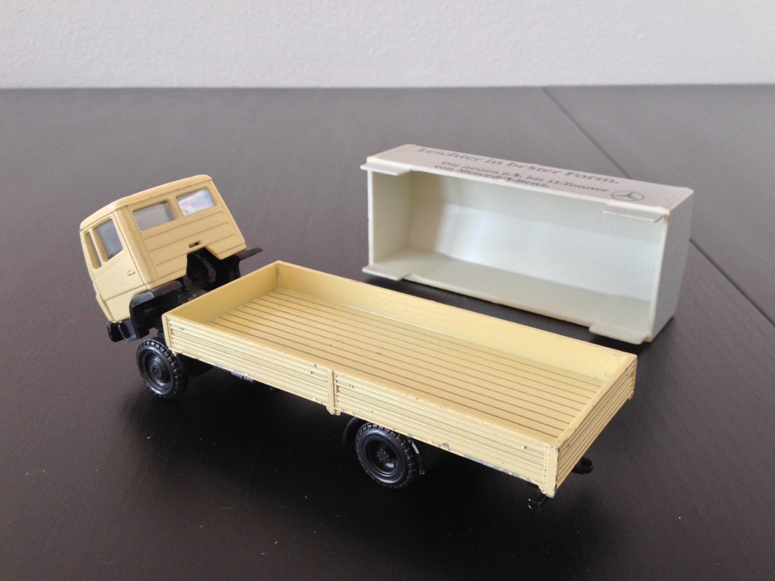 2x 1:50 NZG Mercedes LK Camião