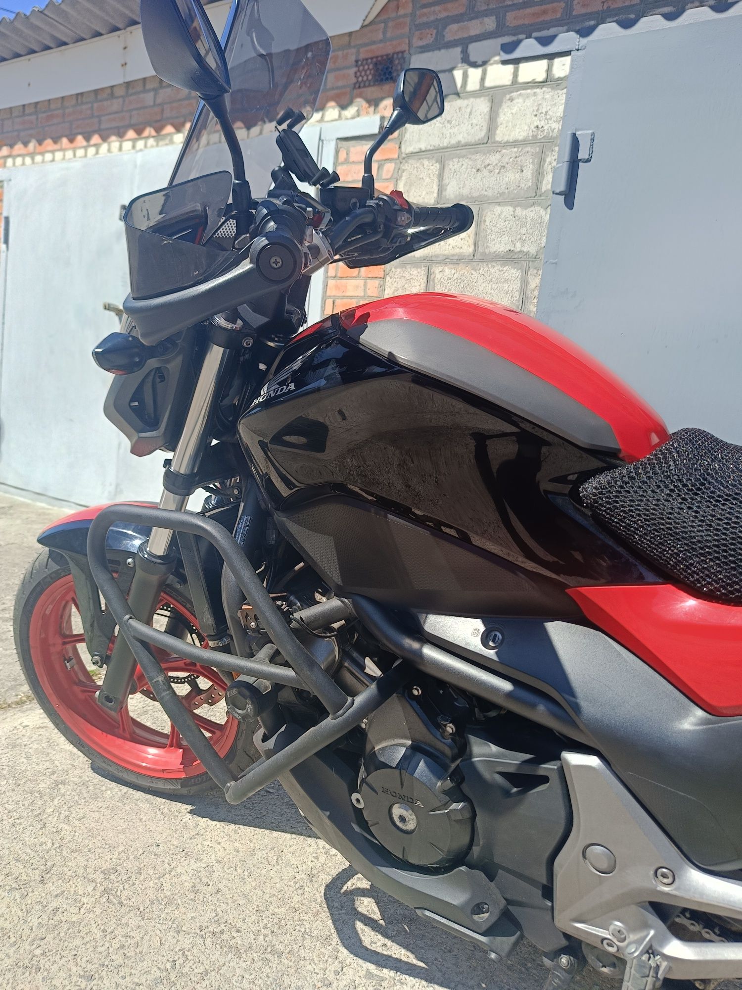 HONDA NC750SD 2016 на роботе

коробкой "робот"