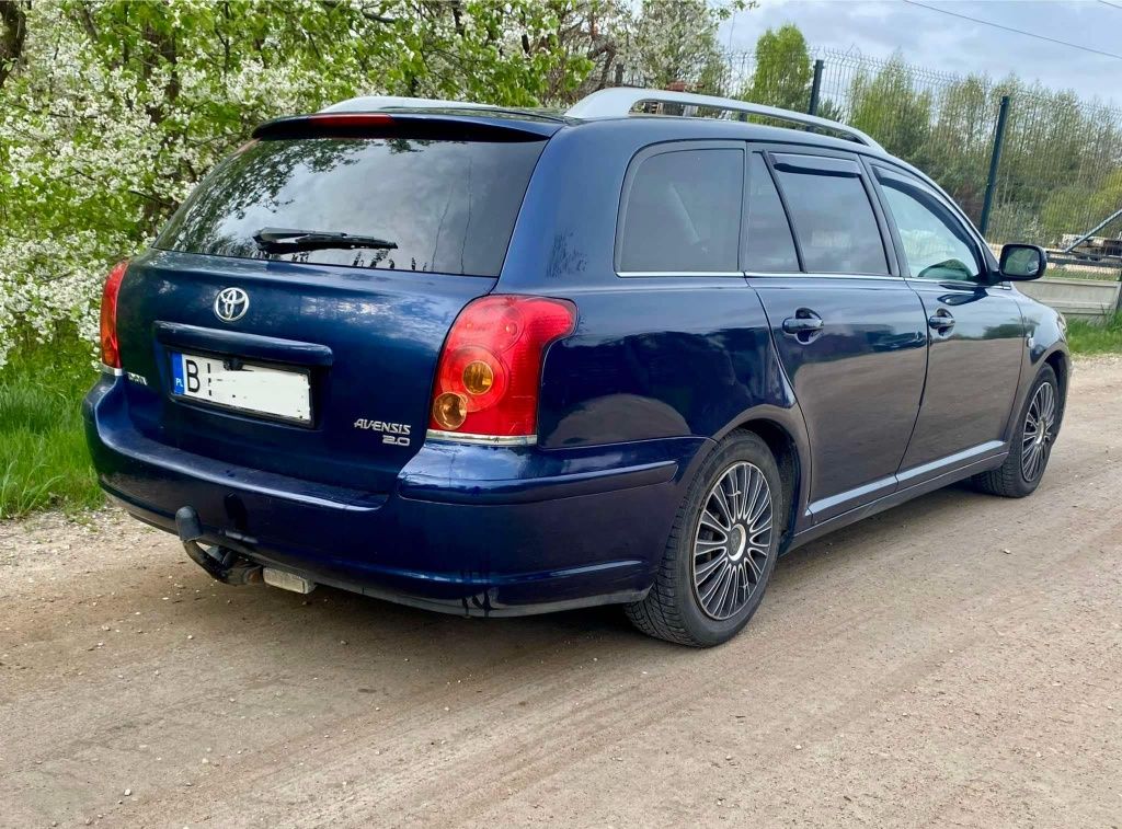 Toyota Avensis kombi 2,0 Benz Najlepsze wyposażenie fajny stan