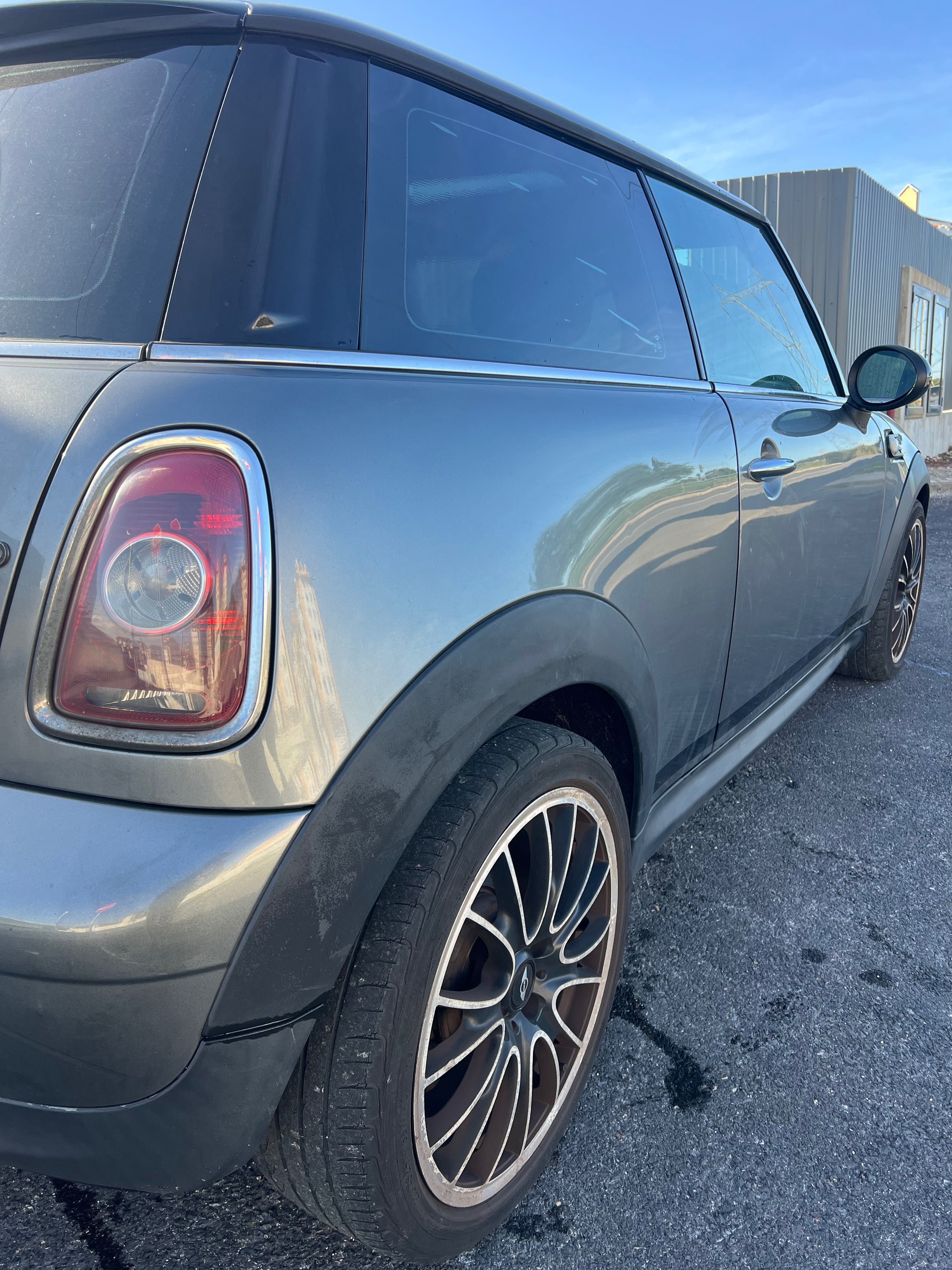 Mini Cooper D cinzento