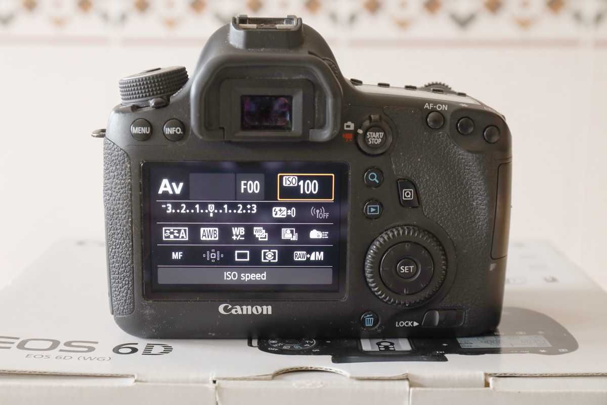 Canon 6D completa, com apenas 11.500 disparos