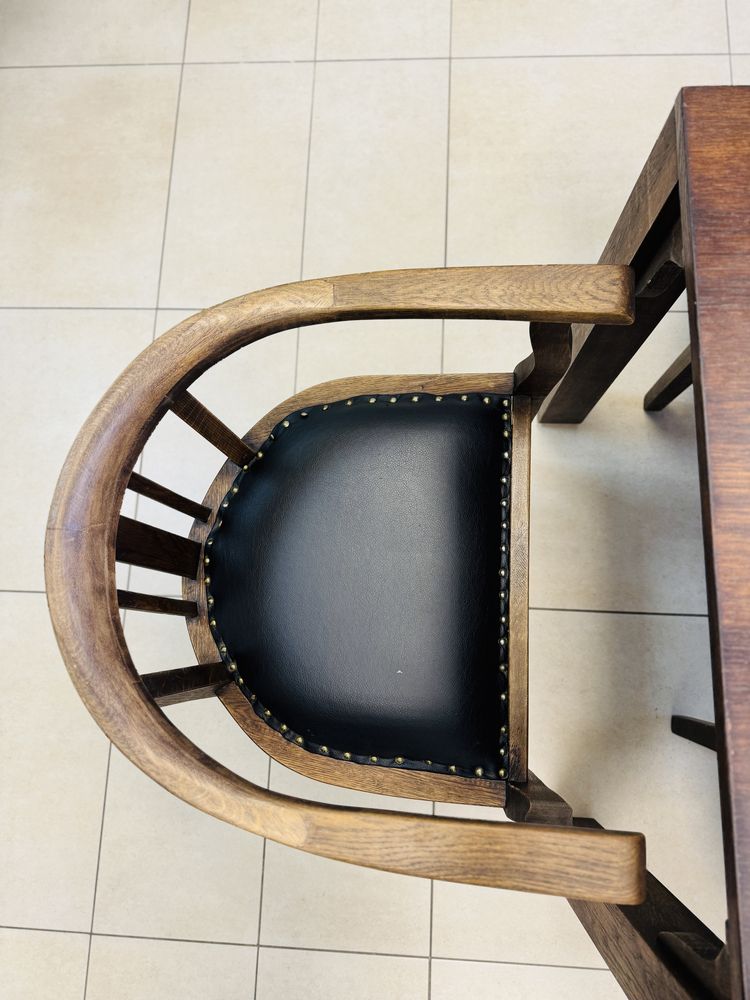 Drewniany stół z krzesłami Vintage