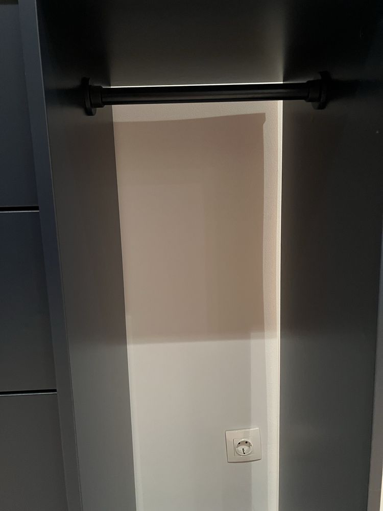 Ikea NORDMELA cómoda com varão