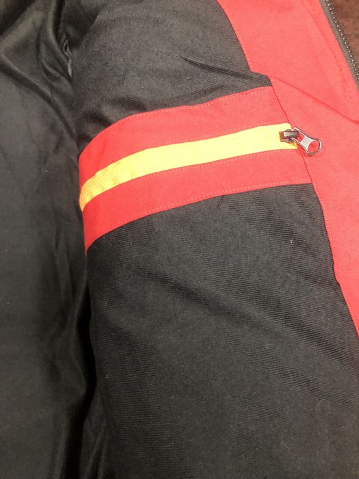 Чоловіча зимова куртка.