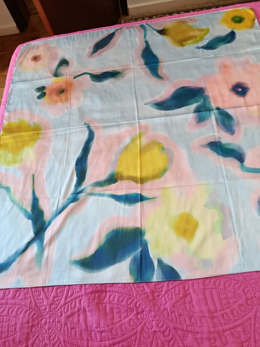 Lenço novo estampado.