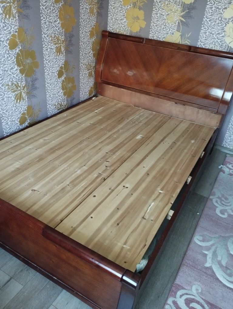 Кровать , натуральное дерево