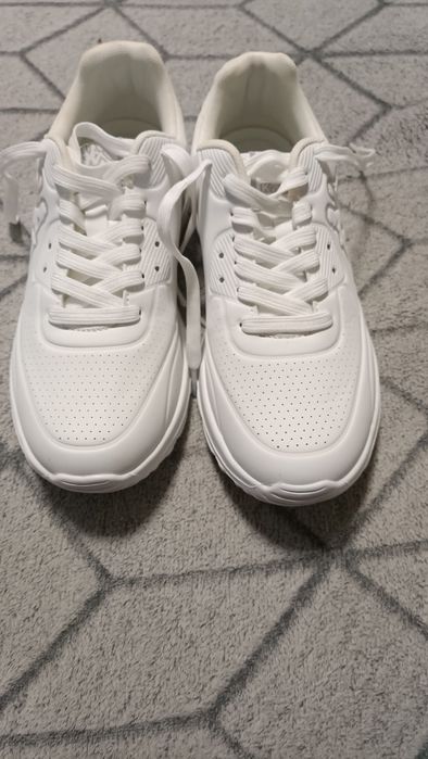 Продам кросовки состояние новое , покупались в Польше