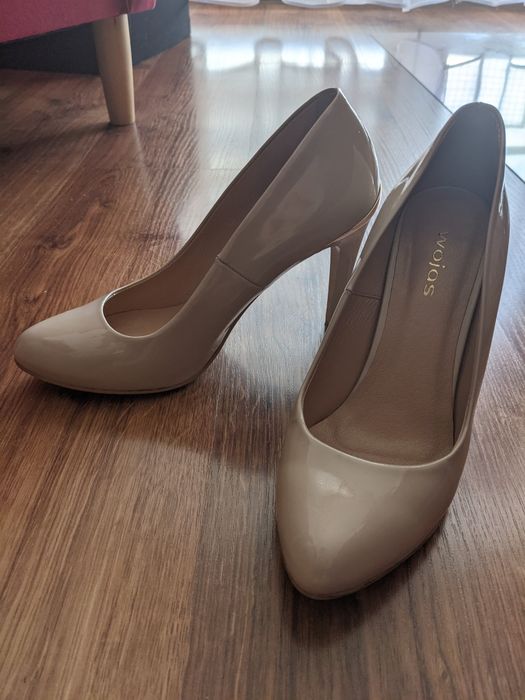Szpilki rozm 39 NUDE