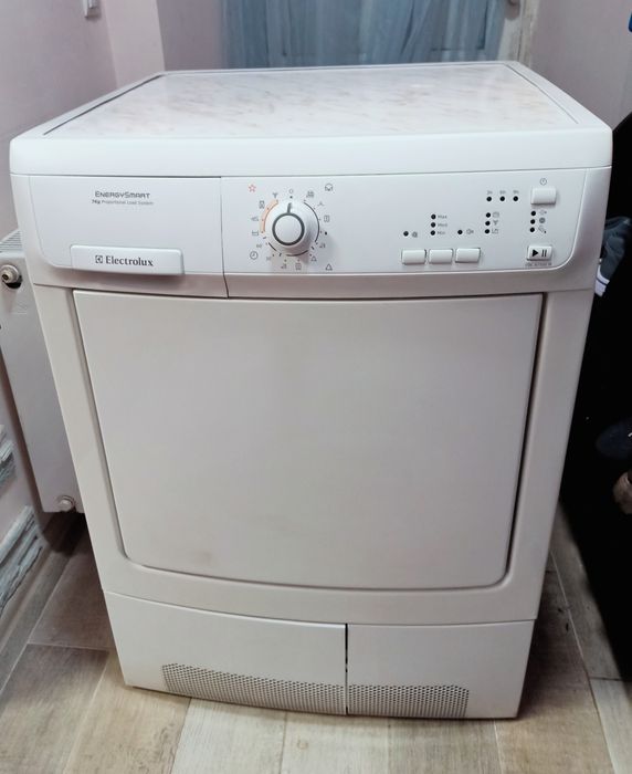 Продається сушка Electrolux на 7кг на запчастини