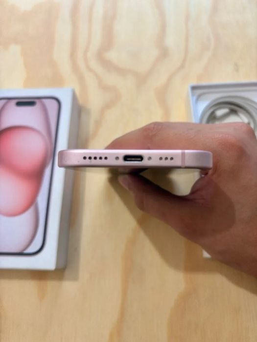 iPhone 15 128gb rosa quase novo