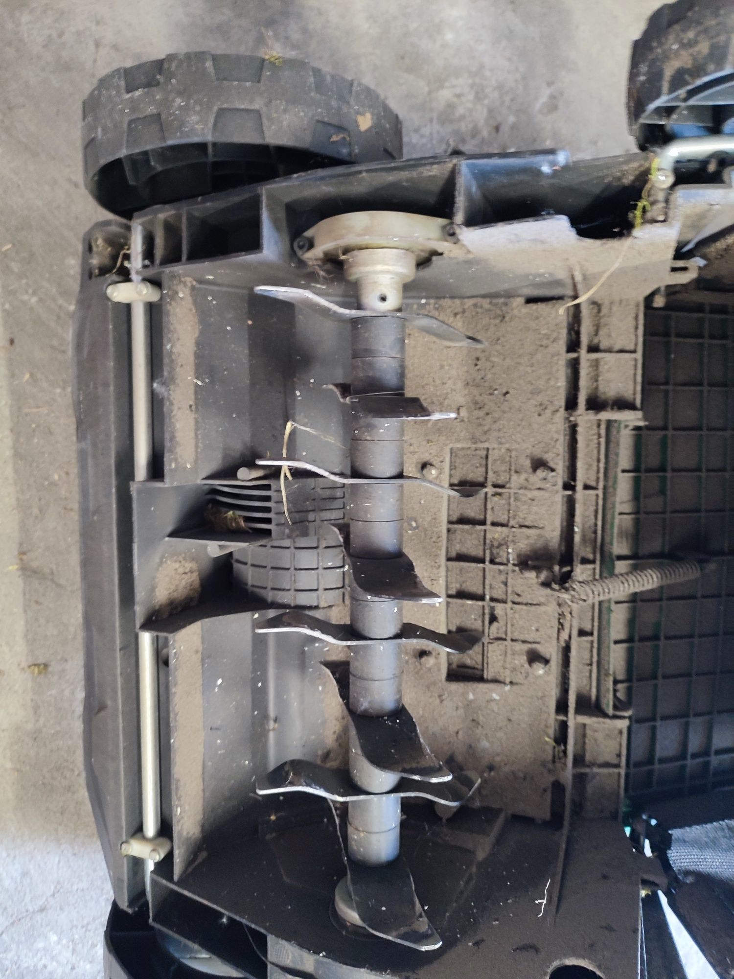 Używany aerator i wertykulator