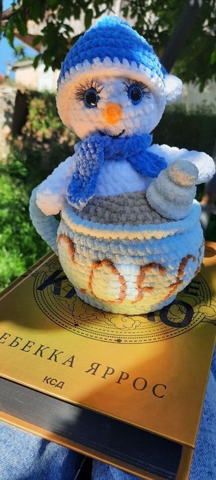 В'язаний сніговик у чашці/ в'язані іграшки / плюшеві іграшки